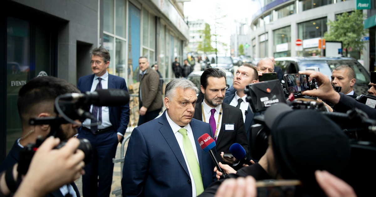 Mindenki Orbán Viktor után rohant a hetedik emeletre Demokrata