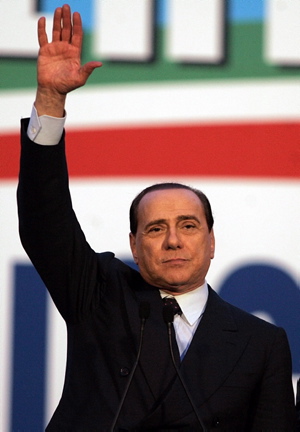 Berlusconi nyerte az előre hozott választást