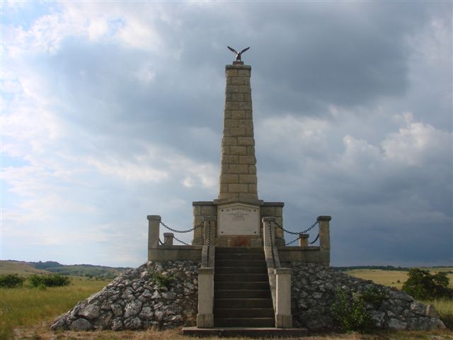Vitéz Csörgey Károly emlékoszlopának ünnepélyes avatása