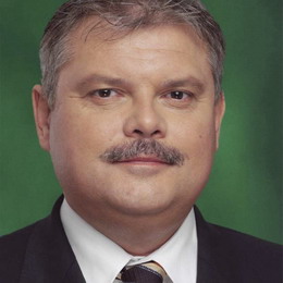 Ezer négyzetméteres villa havi bruttó 440 ezerből – szocialista módra