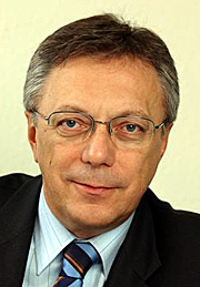 Lakos Imre túlépítette a luxusvilláját?