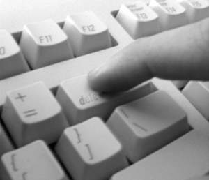 Törölheti a cégbíróság Gyurcsány cégét, az Altust