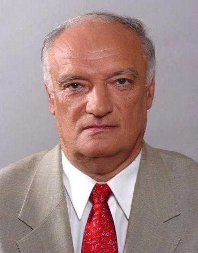 Visszavonul a politikától Gráf József