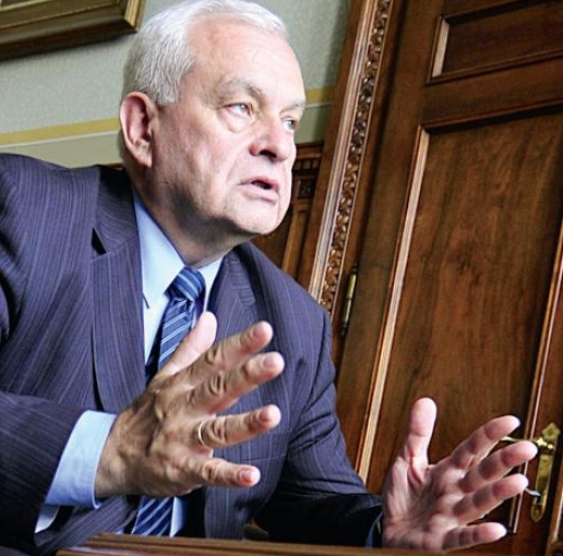 Családi csődvédelmi rendszert építene ki a KDNP