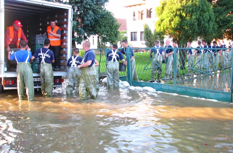 Az árvízi katasztrófa már emberfeletti méretű