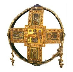 A Szent Korona-tant is beemelné az új alkotmányba a kormány