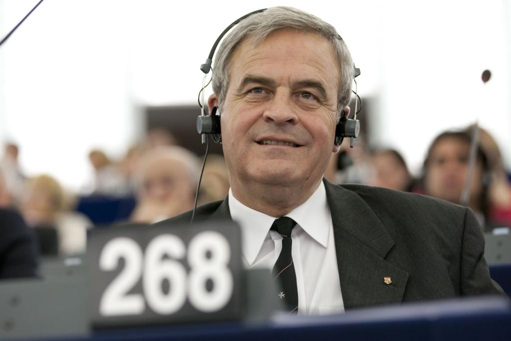 A szerbiai nagykövettel találkozott Tőkés László