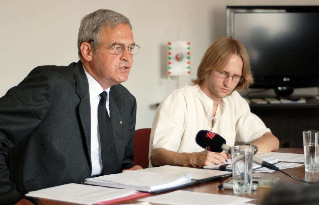 Besúgók az egyházkerület vezetésében?