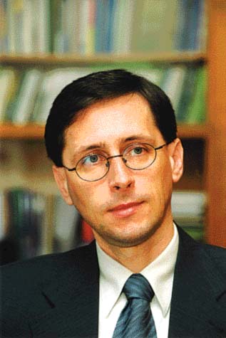 Megválaszolatlan kérdések az APEH-ügyben