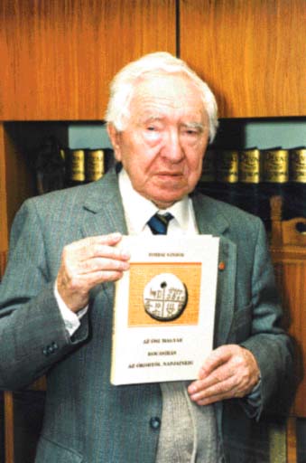 A kortárs rovásírás atyja