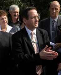 Illés: Segítsék a multik az árvízvédelmi rendszer kialakítását!