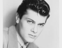 Elhunyt Tony Curtis
