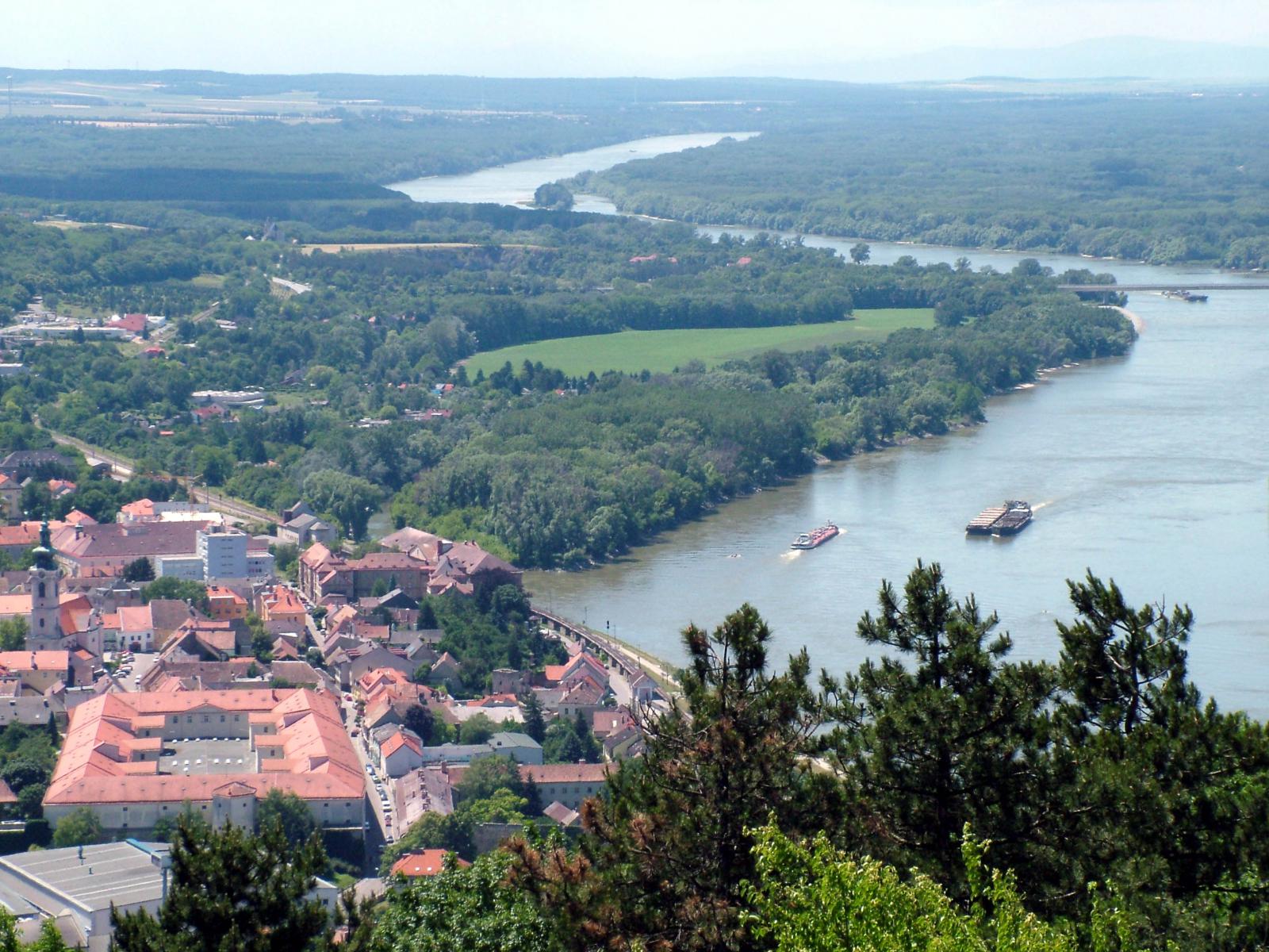 Negyven tonna műanyag ömlik a Dunába