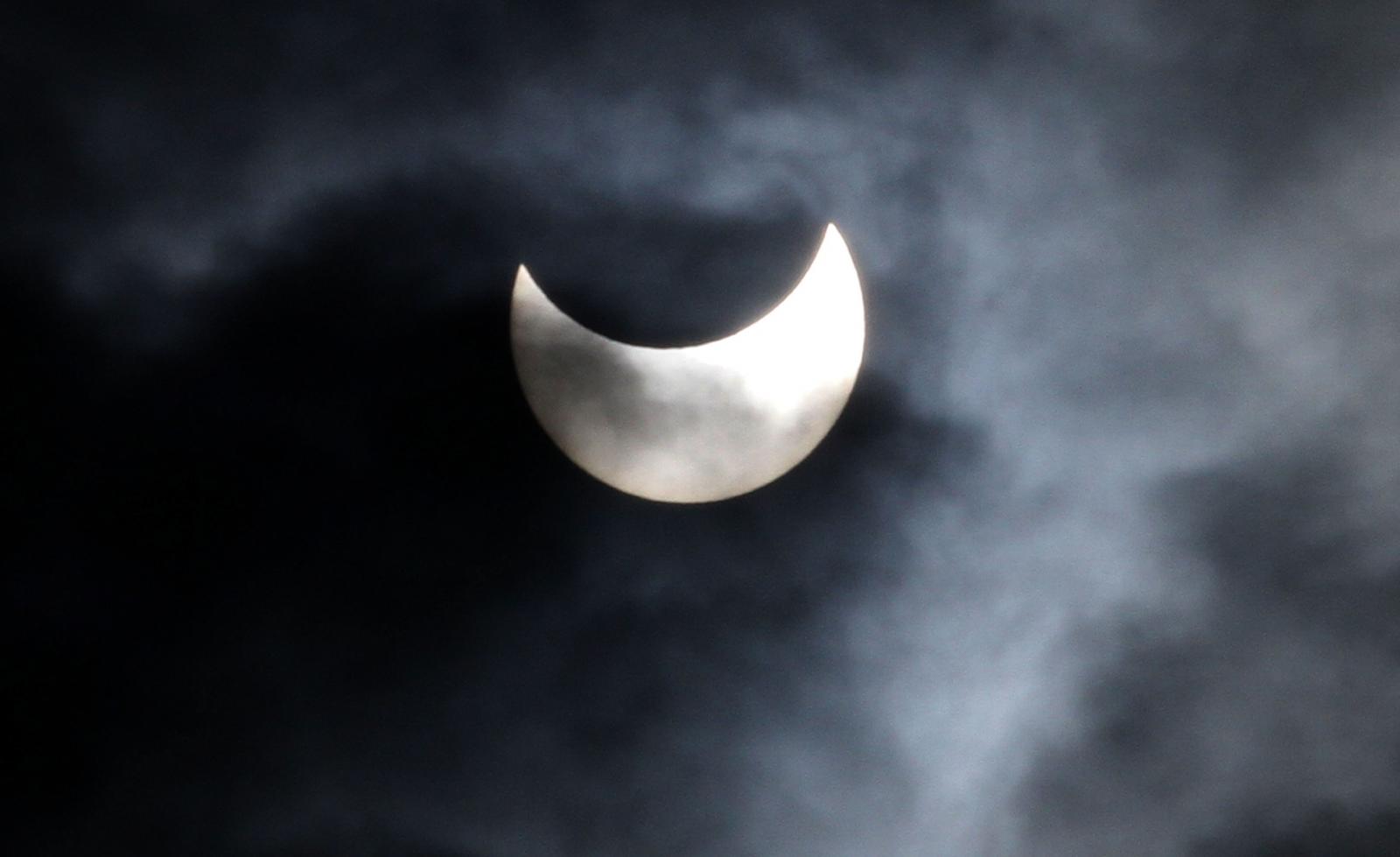 Csillagászok segítik értelmezni a napfogyatkozást