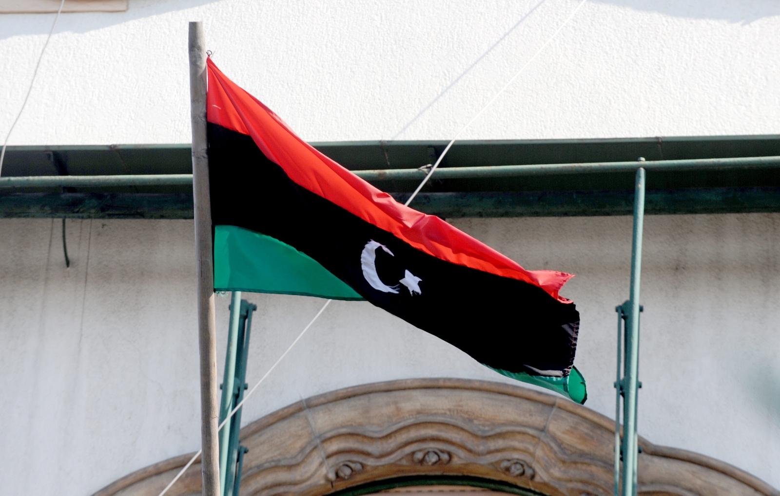 További túlélők után kutatnak a líbiai partok mentén