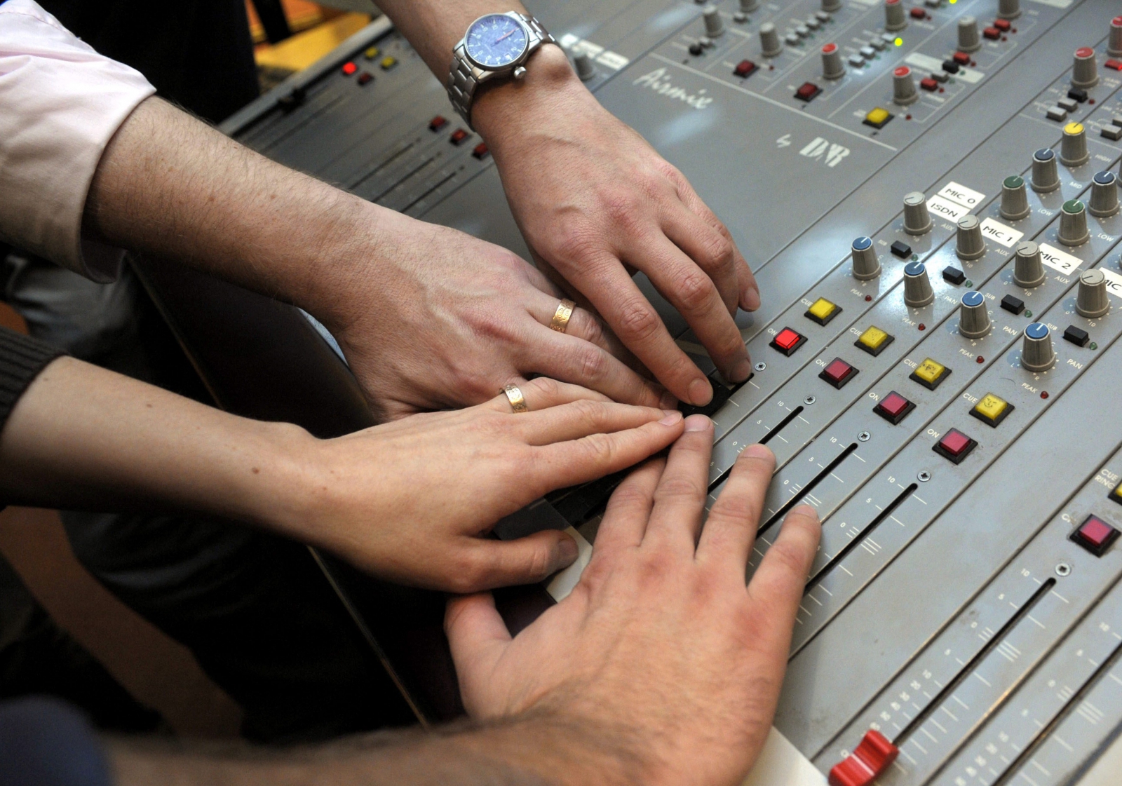 Norvégiában megszűnik az FM-rádió