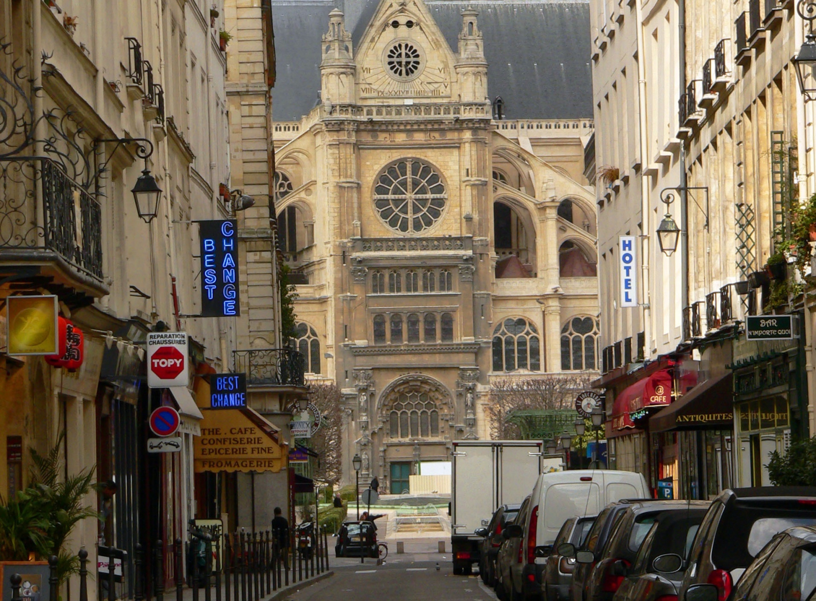 Terrortámadást akadályozott meg a francia rendőrség Párizsban