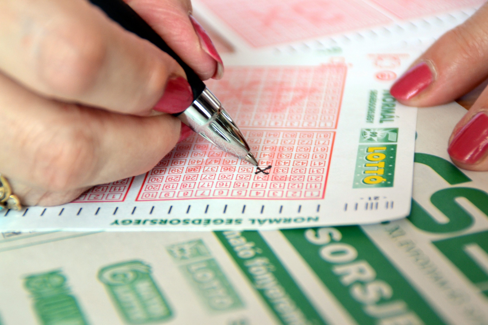 Elvitték az ötmilliárdot az ötös lottón
