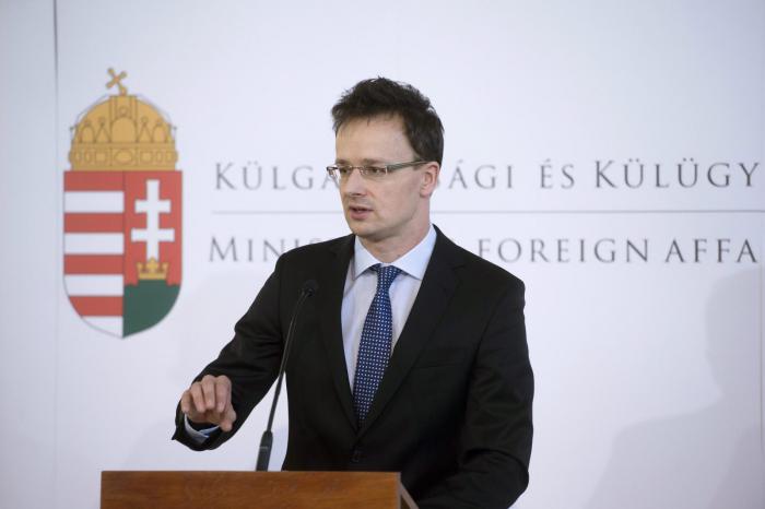 Szijjártó: május végén kezdi meg kitelepülését a magyar kontingens Erbílbe