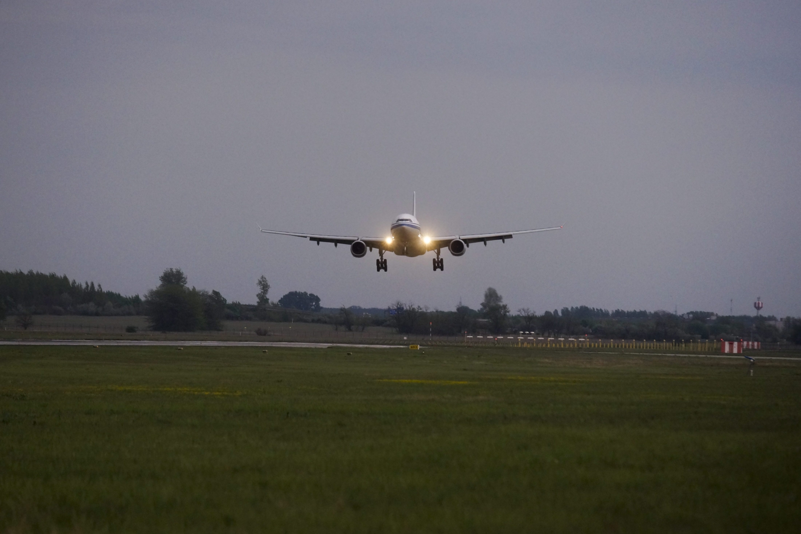 Visszaküldik Magyarországra a menekülteket