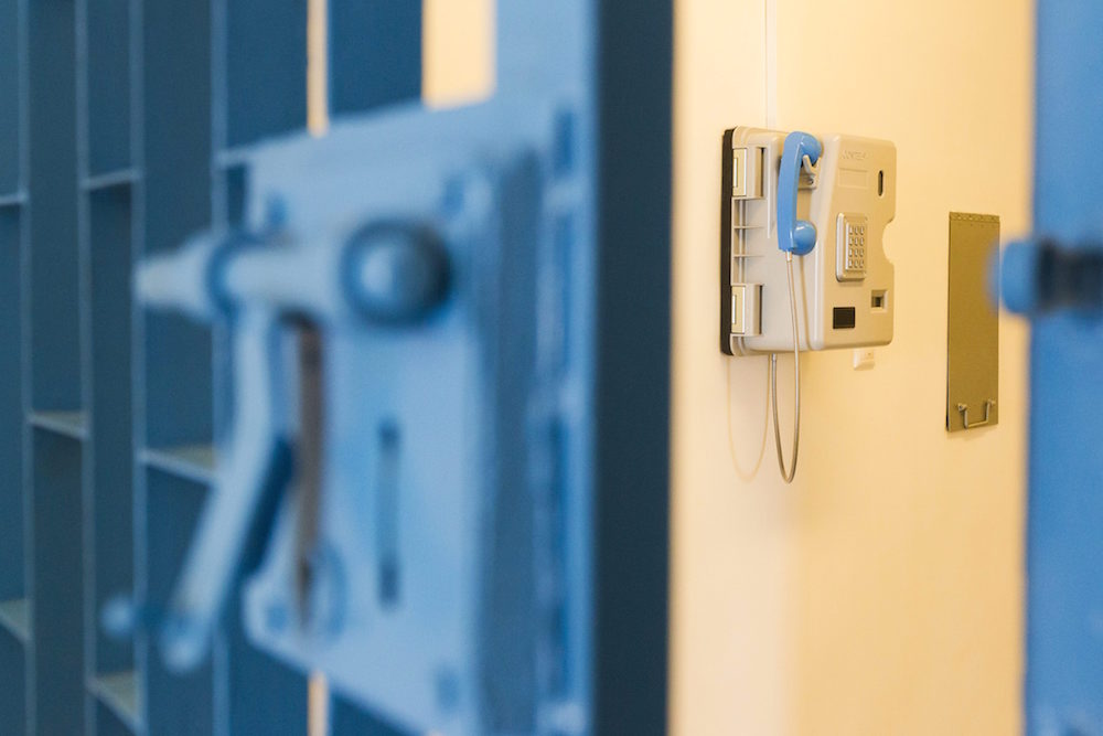 Húsz év börtönbüntetésre ítélték első fokon az egyik volt román börtönparancsnokot