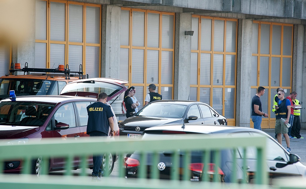 Több mint 70 holttestet találtak az elhagyott teherautóban