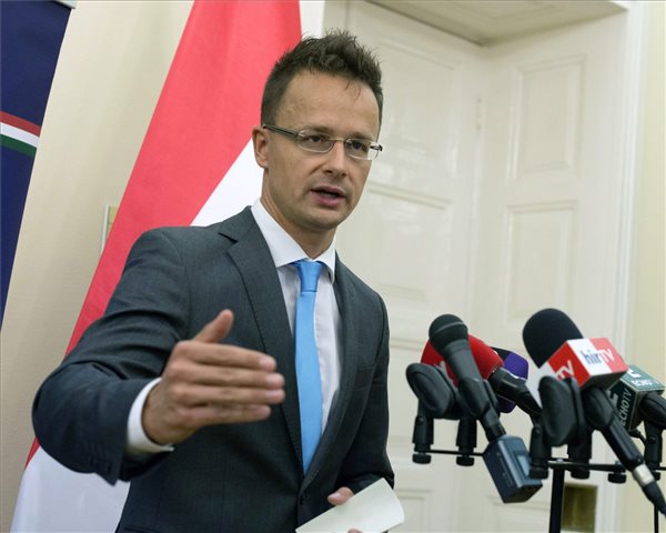 Szijjártó: A görög belügyminiszter a csillagokat is lehazudta az égről