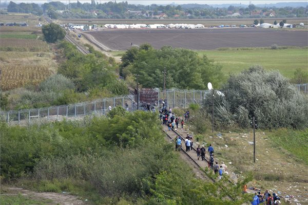 Horvátország felé vezető új útvonalat ajánlanak a migránsoknak