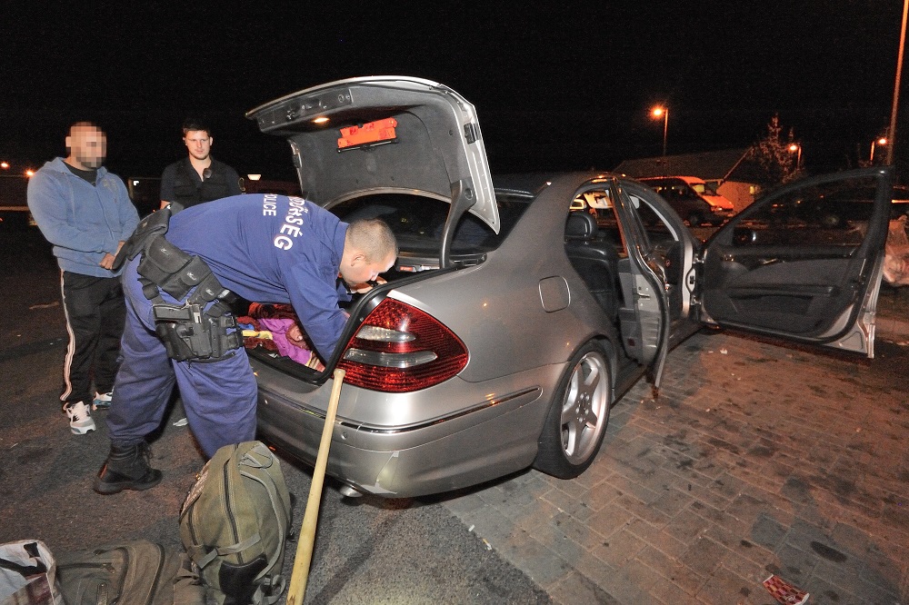Ötven migránst tartóztattak föl Csongrád megyében