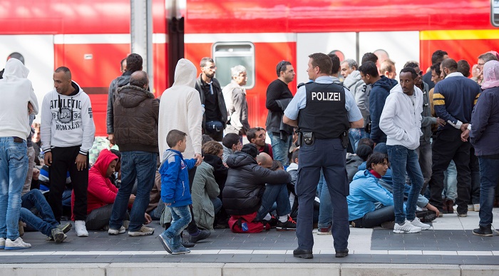 Lübeckben tüntetnek a bevándorlók, Németországból is mennének