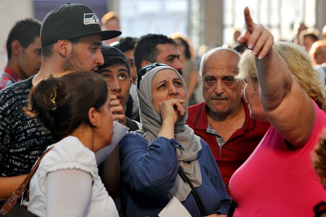 Menekültek százai érkeztek Ausztriába és Németországba