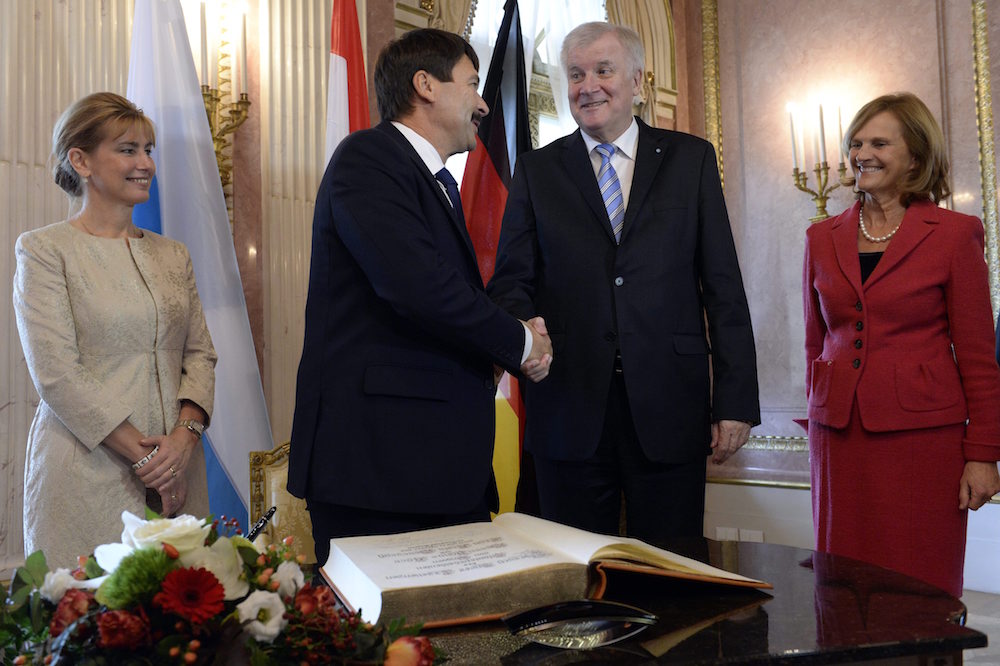 Áder köszönetet mondott a bajor kormányfőnek az '56-os magyarok támogatásáért