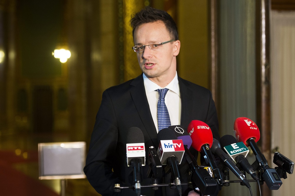 Szijjártó: visegrádi megállapodás született a külső határ védelméről