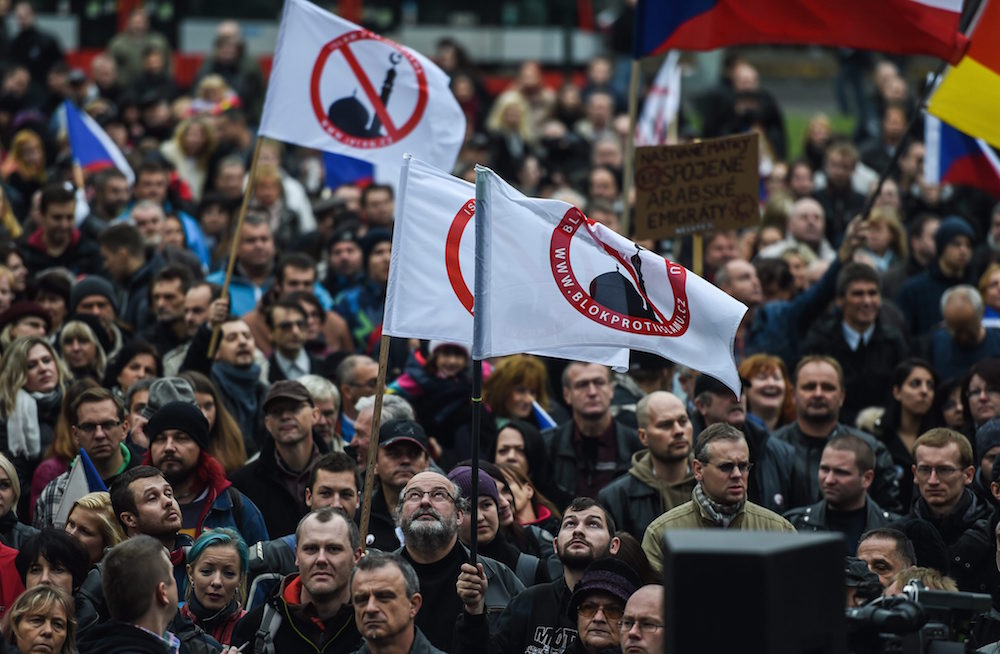 Migrációellenes tüntetéseket tartottak cseh nagyvárosokban