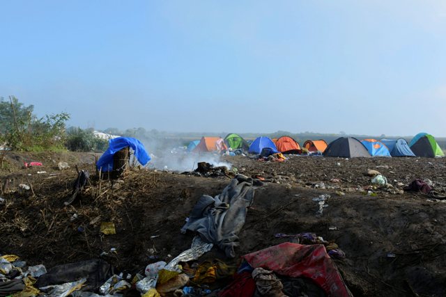 Kétezer migráns érkezett Szerbiába