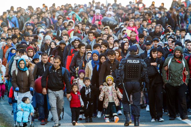 Nem mérséklődik a migránsáradat a balkáni útvonalon