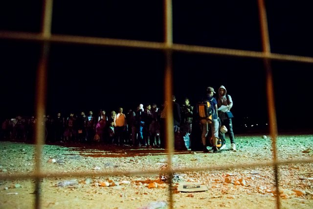 Összecsaptak a migránsok a rendfenntartókkal