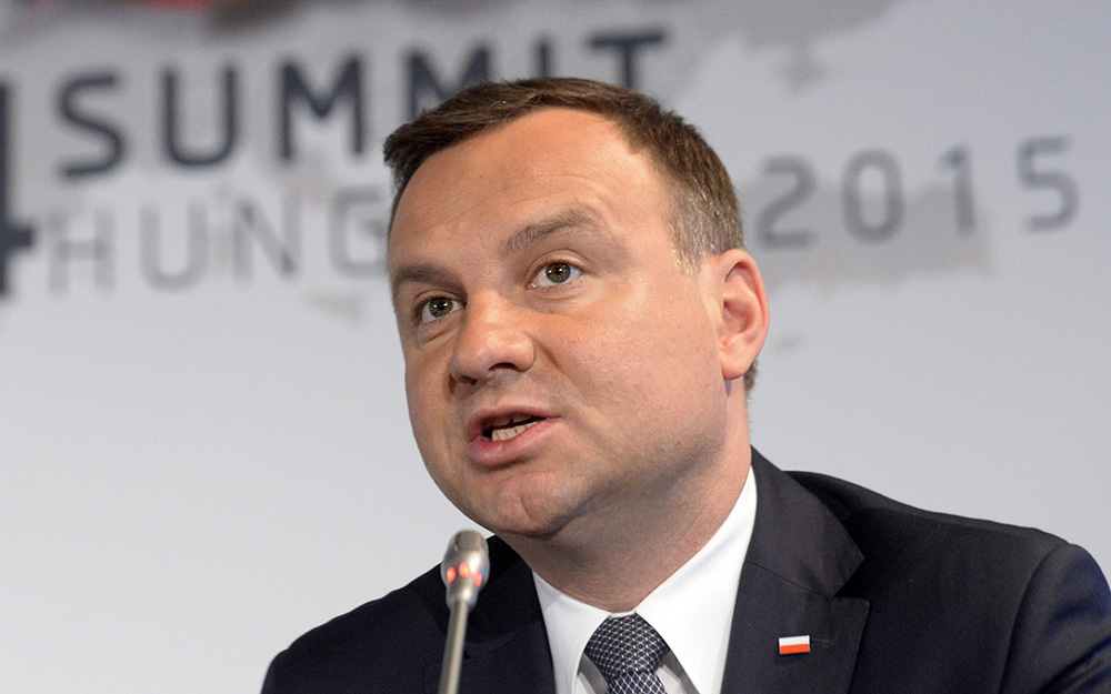 A lengyel elnök aláírta az alkotmánybíróságról szóló törvényt