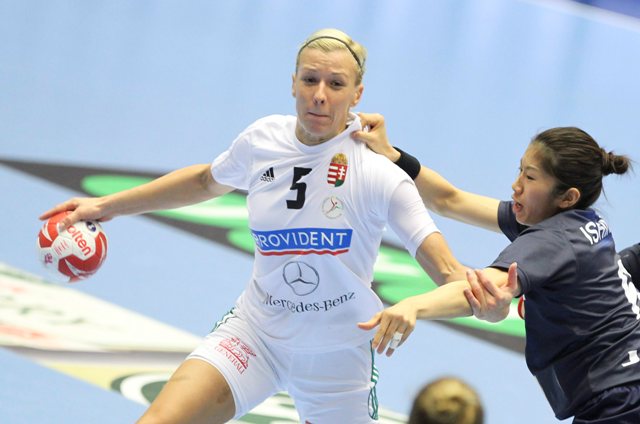 Hétfőn játszanak a magyarok