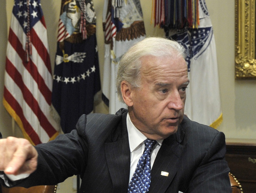 Joe Biden elnökként betiltaná a fegyvereket