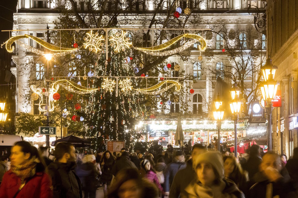 A két ünnep között is nyitva tartanak a budapesti adventi vásárok