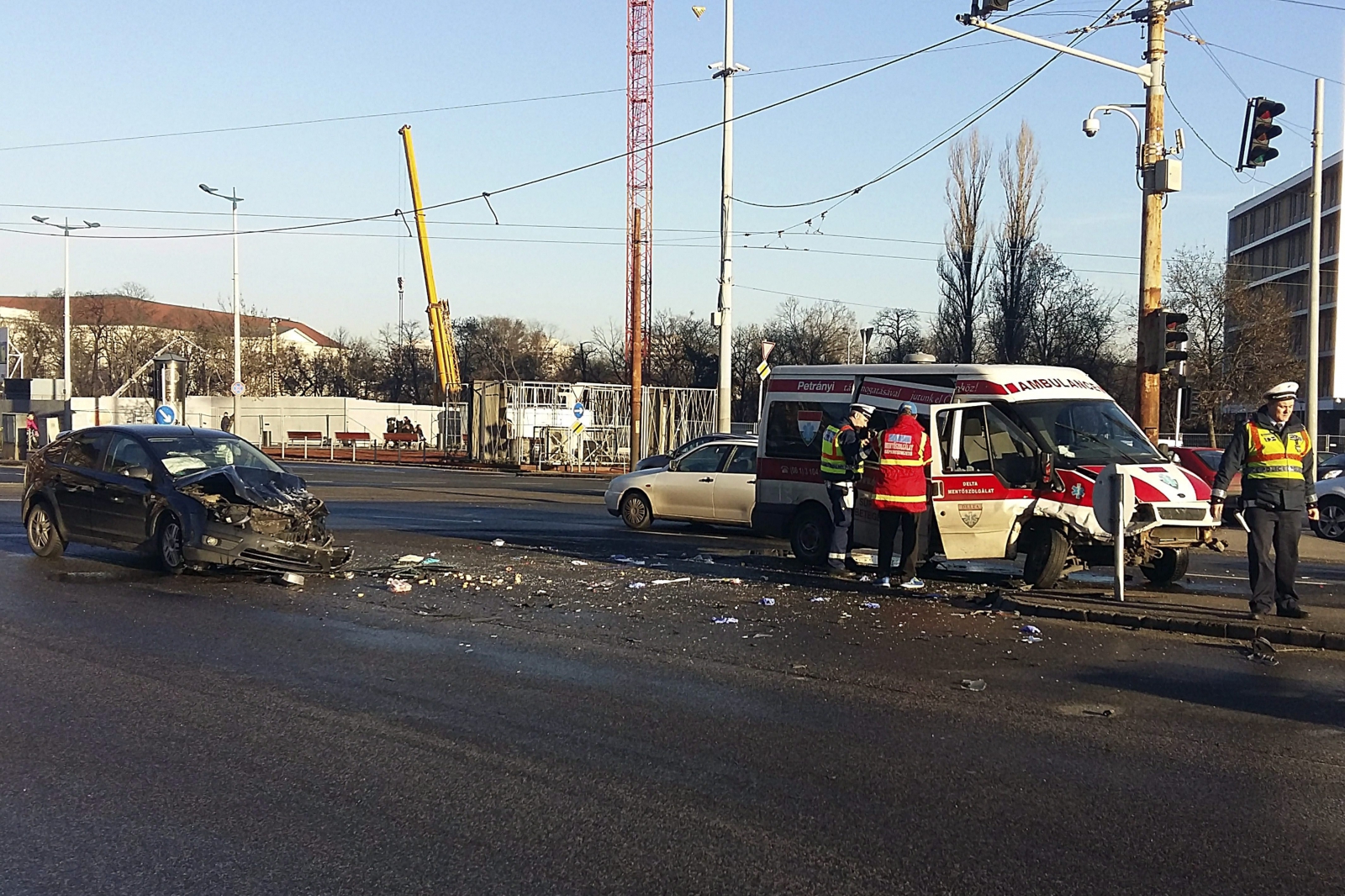 Betegszállító karambolozott Budapesten