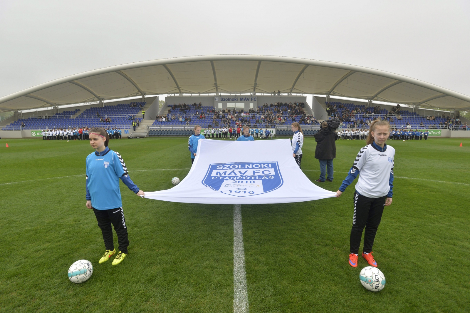 Átadták az újjáépített Tiszaligeti Stadiont Szolnokon