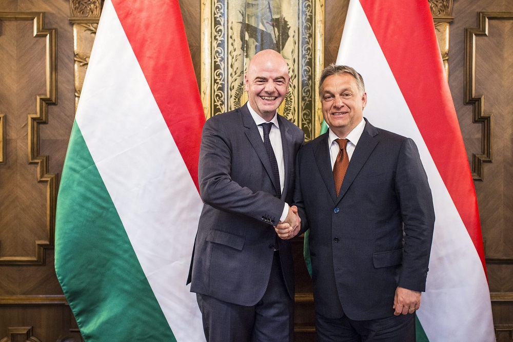 Orbán Viktor a FIFA elnökével tárgyalt