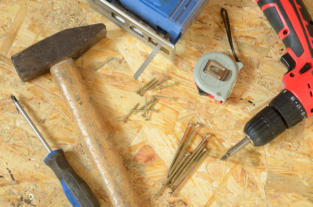 Pincéje plafonjának kifúrásával jutott be egy belvárosi pénzváltóba két férfi