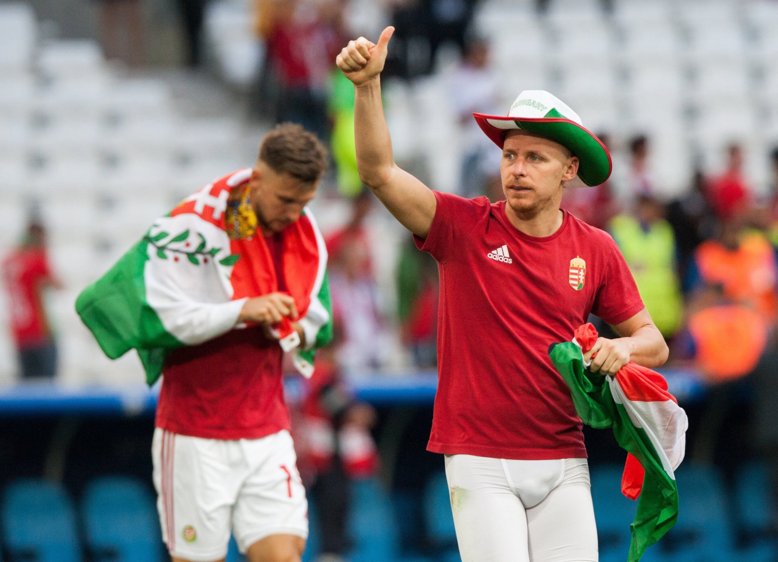 Már 11 ezer szurkoló regisztrált a konzuli szolgálatnál