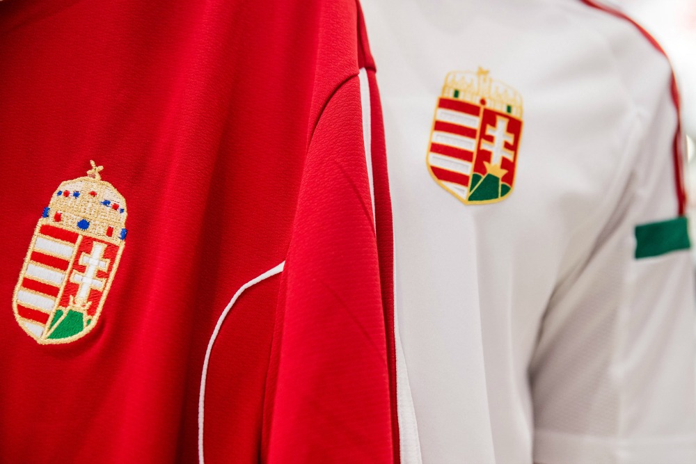 Magyar szurkolói buszokat tartóztattak fel Milánónál