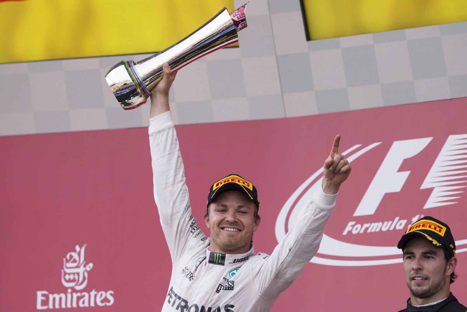 Rosberg rajt-cél győzelme