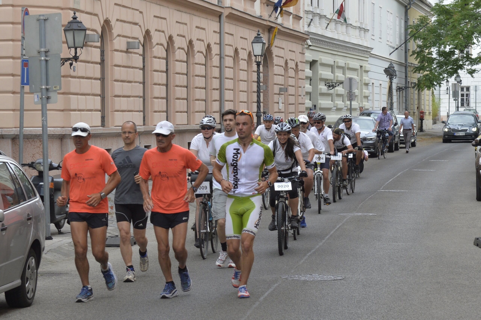 Nyírbátorba érkeztek a Mária Maraton biciklisei