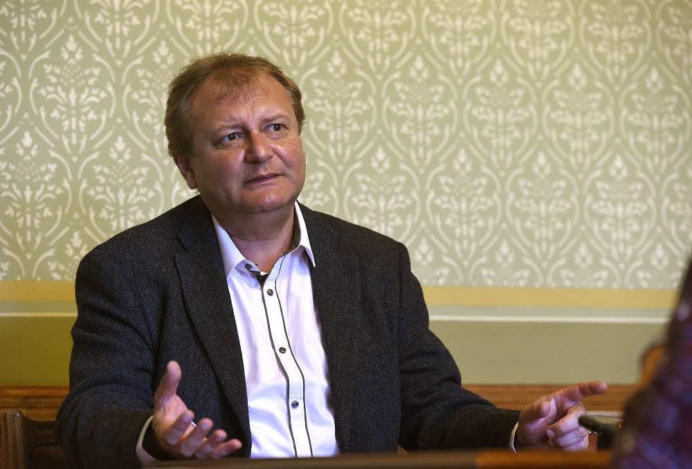 MSZP: a magyar közoktatás örvényben van